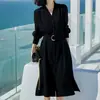 Vestido negro pequeño de triacetato, elegante vestido de alta gama, nuevo vestido negro de longitud media para mujer de verano 2026