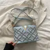 2026 Verano Industria Pesada Patrón de Diamante en Relieve Bolso Cuadrado Pequeño Estilo Horizontal Transfronterizo Tacto de Alta Gama Bolso de Hombro Cruzado Bolso de Hombro Único Bolso de Mano Bolso para Mujer