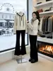 Suéter de punto gris con capucha y media cremallera estilo coreano para mujer, suéter minimalista de manga larga 2026, top estilizado para figuras petite, moderno