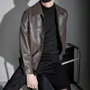 Novo estilo outono e inverno, maduro e estiloso, jaqueta de couro com lapela bonita para homens, moderna, casual, de corte solto, jaqueta versátil de couro PU