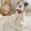 Directo de fábrica toalla de baño tipo capa de coralina para niños absorbente súper suave bata de baño