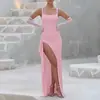 Roupas femininas transfronteiriças 2026, novidades de verão europeias e americanas: vestido sem mangas elegante, sexy e que realça a silhueta, com fenda e cor sólida