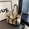 Bolso Retro a Cuadros de Gran Capacidad para Mujer Otoño e Invierno Nueva Moda Trendy de Lana Versátil de Hombro Tote Bolso Nicho