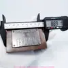 Fabricación de Etiquetas de Cuero para Ferretería Personalizadas bajo la Marca Termina, con Base de Metal Vintage y Piel de Vaca, y Parches Estéticos Decorativos de Tela
