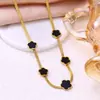 Conjunto de Pulsera Cadena Collar Pendientes Flor de Cinco Pétalos de Nácar Recubierto de Acero Inoxidable 18K de un Solo Lado Transfronterizo para Mujer Venta al por Mayor