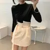 Atualização do tamanho enviado T-shirt feminina de outono retrô chique coreana com gola alta e manga longa, corte slim para afinar, base