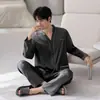 Pijama masculino, nova coleção outono/inverno 2026, de manga longa, tecido de seda gelada, tamanho grande, conjunto confortável para ficar em casa, adequado para usar fora