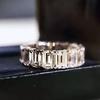 Estilo de Celebridad Super Flash Moda Elegante Diseño Nicho Ins Anillo de Diamantes Completos de una Sola Fila para Mujeres Sensación de Lujo Accesible Venta al por Mayor
