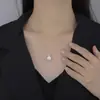 Colar de Moissanita Imitação de 2 Quilates para Mulheres, Corrente Clavicular de Cobre Branco Banhado a Prata, Joia com Pingente de Zircônia Oito Corações e Oito Flechas