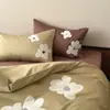 Romántico Set Francés de Algodón Cepillado 100S de Cuatro Piezas Flores Pequeñas Bordado de Toalla Ribete de Encaje Funda Nórdica Cálido Otoño e Invierno