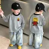 Camiseta de Manga Larga a Rayas y Bloques de Color Moderna y Genial para Niños 2026 Otoño Invierno Ropa Interior Cálida para Niños de Talla Mediana a Grande Top de Cuello Redondo Moderno