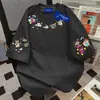 2025 Nova Divertida Camiseta Feminina de Manga Curta Estampada com Desenho Shin-Chan Verão Casual Solta Versátil Top Ins