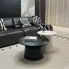 Mesa auxiliar redonda de color crema de moda, adecuada para apartamentos pequeños, salas de estar y como mesita de té pequeña; un juego de mesa de té sencillo que también se puede usar en casas de huéspedes