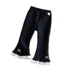 Calça Flare Feminina 2026 Outono e Inverno Nova Versátil Estilosa Alta Elasticidade Outerwear Forrada com Lã Poá Renda Tendência