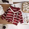 Cárdigan de punto para niña, nueva colección otoño/invierno 2026, suéter con cuello azul marino estilo coreano, top a rayas, diseño lindo para niñas pequeñas