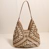 Bolso tejido de paja al por mayor de fábrica, bolso tejido de color de triángulo grande con flor hueca, bolso de playa para vacaciones, bandolera que combina con todo