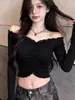 Camiseta de manga larga plisada con volantes y hombros descubiertos para mujer, nuevo top corto de otoño de color liso ajustado a la figura, a la moda, de un solo hombro