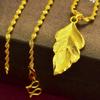Colgante de hoja chapado en oro de latón al por mayor Joyería de moneda europea Galvanoplastia al vacío Joyería de imitación de oro Collar de rama dorada hoja de jade