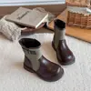 Botas Martin Color Block Novas para Meninas Outono 2026 Estilo Britânico Retrô Botas de Couro de Cano Médio Botas de Tornozelo com Zíper Lateral para Bebê