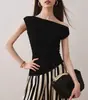 Playera sin mangas asimétrica de hombro al estilo coreano 2025 Verano Nuevo Nicho Look Adelgazante Color Puro Top Plisado t