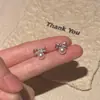 Brincos de Laço com Pérolas Artificiais Inspirados em Celebridades para Mulheres, Design de Nicho de Luxo Leve com Sensação de Alto Padrão, Brincos Versáteis de Zircônia para o Dia a Dia