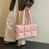 Bolsa acolchoada xadrez grande transfronteiriça para mulheres, nova bolsa acolchoada de algodão 2026, grande capacidade, bolsa de ombro leve, bolsa de axila