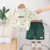 2025 Nuevo Estilo de Verano Camisa Estampada Completa Cuello Ropa de Verano 1-4 Niños Pequeños Bebé Manga Corta Moda Conjunto de Tres Piezas Tendencia Venta Directa