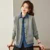 La popular chaqueta de punto de este año para mujer, nuevo estilo para primavera y otoño, adelgazante, empalmada, imitación de dos piezas, top cárdigan de mezclilla