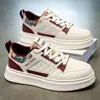 Zapatos de Hombre Primavera 2026 Nuevos de Moda Versátiles Deportivos Casuales Tenis Marca de Moda de Gama Alta para Hombre Elegantes Zapatos Blancos