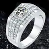 Kuaishou Douyin Suministro en Vivo Anillo de Caballero Audaz de Moissanita Imitación Diamante de Tres Filas 2 Quilates Elegante Moderno Anillo de Diamante para Hombre