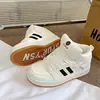2026 Verano Nuevo Estilo Hong Kong Diseño Nicho Moda para Mujer Estudiante Versátil Casual Mocasines Zapatos Blancos