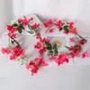 Colgante de pared artificial de vid de flor de ciruelo triangular para interior, guirnalda de plantas verdes para techo, decoración de arco de boda, vid de flores, flores artificiales