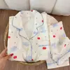 Promoción de transmisión en vivo de primavera: pijama nuevo para mujer, con un cárdigan de doble capa y cuello estiloso, estampado creativo y sencillo de nubes, y suave tejido de algodón de manga larga