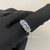 Anel Gejia Borboleta com Diamante Redondo Anel Borboleta Romântico de Diamante Simulada de Verão Anel de Luxo Leve de Nicho para Mulheres
