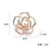 Nuevo broche de camelia hueca tridimensional con tachuelas, temperamento de moda, accesorio para traje o suéter de uso diario, lujo ligero