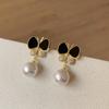 Aretes de Perlas de Mariposa Negra Aretes de Lujo Ligero de Alta Gama Exquisitos Retro Sin Dolor Clip para Oreja de Placa de Incienso de Mosquitos para Mujer Sin Agujero