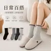 Calcetines versátiles de tubo largo retro inspirados en la dopamina, de colores cálidos en bloques de color con lunares, de longitud hasta la pantorrilla para mujer, para otoño e invierno, con delicado borde de encaje.