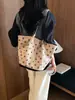 Yue Zi 2026 Otoño Temprano Bolso de Hombro Nuevo Elegante Versátil Textura Casual Gran Capacidad Bolso Tote Simple de Lunares