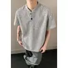 Camiseta de Manga Curta Cleanfit de Alta Qualidade Estilo Americano para Homens, Top Tricotado Casual Retro com Gola Henry, Estilo Novo Harajuku da Moda