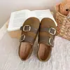 Sapatos de salto plataforma femininos estilo francês retrô com fivela de cinto, novo modelo outono 2026, tamancos slip-on de bico redondo com sola macia de uso duplo
