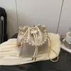 Bolsa de Ombro Estilo Cheongsam com Pérolas, Nova Bolsa de Ombro com Cordão de Grande Capacidade, Venda Quente Transfronteiriça, Bolsa Transversal Moderna para Mulheres