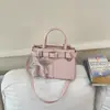 Bolsa de mão simples e de grande capacidade, modelo novo 2026, com fivela de cinto, estilo retrô europeu e americano, adequada para o trajeto diário e comércio exterior