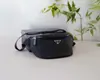 P Lada Bolso de Cintura Unisex Bolso de Pecho Bolso Cruzado Tela de Paracaídas Cadena Logo Triangular Moda Bolso de Tres Usos Foto Real