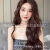 Peruca para Mulheres com Cabelo Longo Cacheado, Peruca com Repartição no Meio, Estilo Diário, Ondas Grandes, Peruca de Celebridade da Internet, Peruca de Uma Peça, Peruca em Estoque