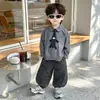 Traje de Estilo Perezoso para Niños Otoño 2026 Nueva Versión Coreana Pantalones de Linterna Rayados Sueltos Camisa Conjunto de Dos Piezas Infantil de Moda