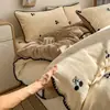 Conjunto de quatro peças com borda de concha espessa de inverno com artesanato de ponto triangular, colcha de veludo de leite, conjunto de três peças estampado para dormitório, veludo coral