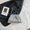 2025 Nueva Bolsa de Nube Tejida de Diseño de Nicho de Gama Alta, Bolso de Hombro Cruzado, Bolso Plegado de Mano para Viajes Diarios para Mujeres