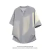 Camiseta Masculina de Verão Estilo Americano com Retalhos de Rebite, Decote V, Manga Curta, Design Único, Corte Justo (Cleanfit), Tecido Pesado, Atacado