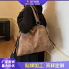 Bolso de Mano Retro Trendy con Remaches 2025 Nuevo Bolso Tote de Moda Bolso Almohada Simple de Gran Capacidad