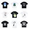 Las camisetas Trapstar están disponibles constantemente, una marca de moda hip-hop de la calle estadounidense, que ofrece camisetas unisex de manga corta holgadas para el verano.